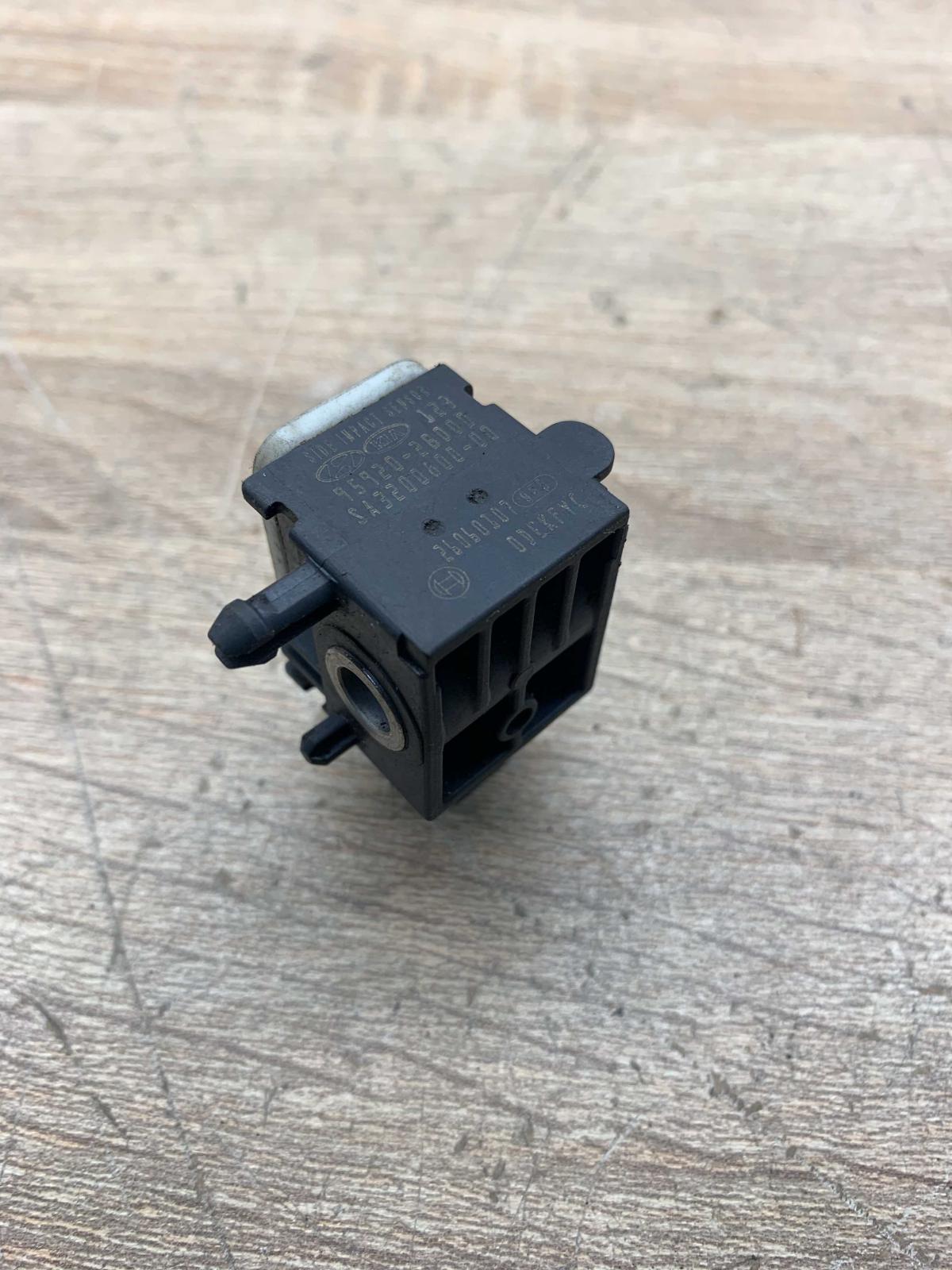 95920 28000 SA3200800 00  Airbag deployment crash/impact sensor Hyundai Santa Fe