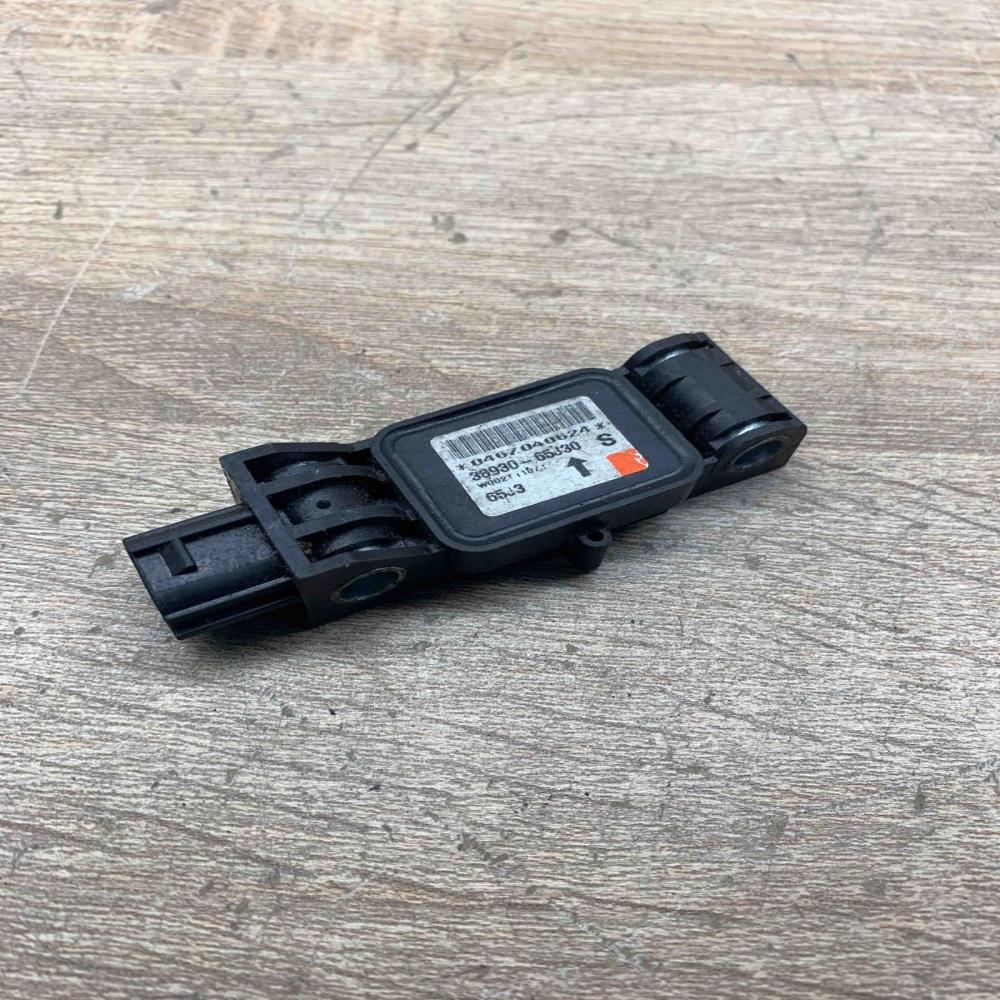 38930 65J30   Airbag deployment crash/impact sensor Suzuki Grand Vitara II
