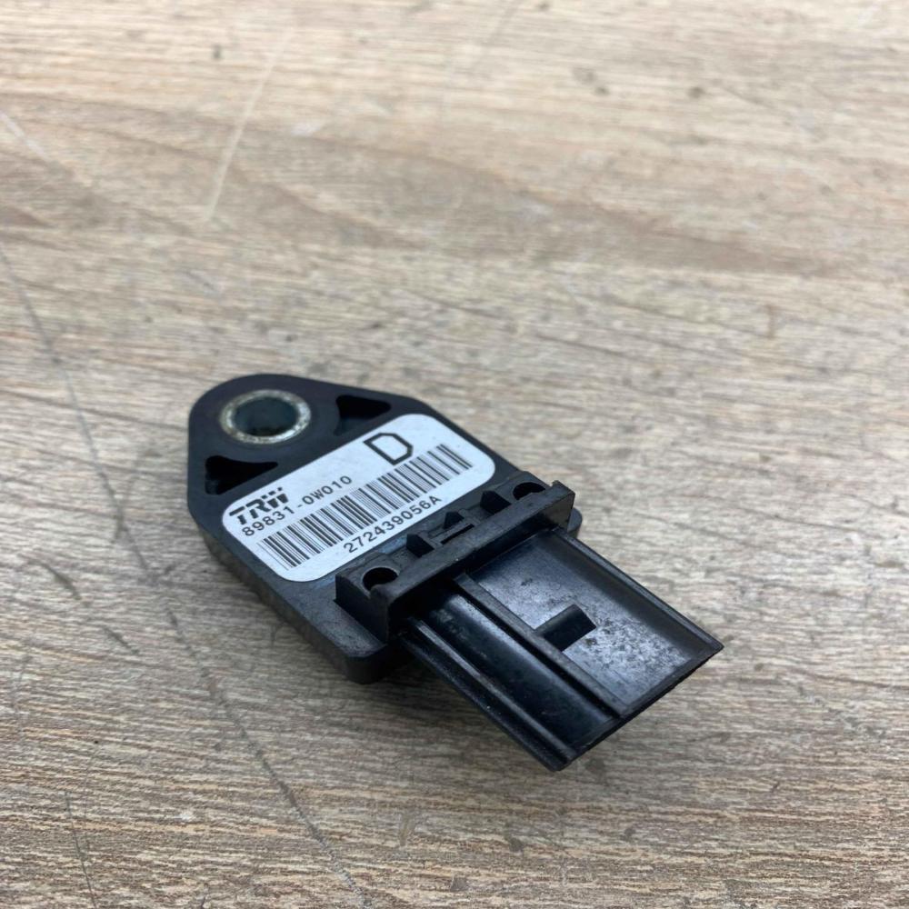 89831 0W010   Airbag deployment crash/impact sensor Toyota Corolla Verso AR10