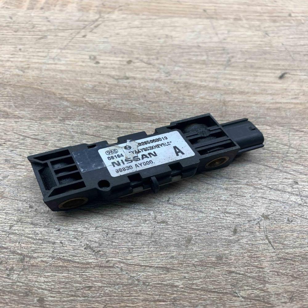 0285003019   Airbag deployment crash/impact sensor Nissan Primera