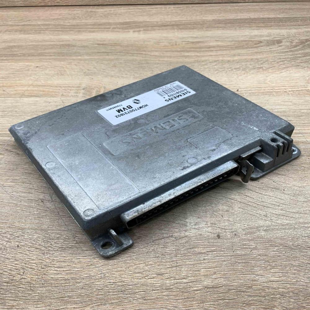 S100811102 7700731802  Engine control unit/module ECU Renault 19