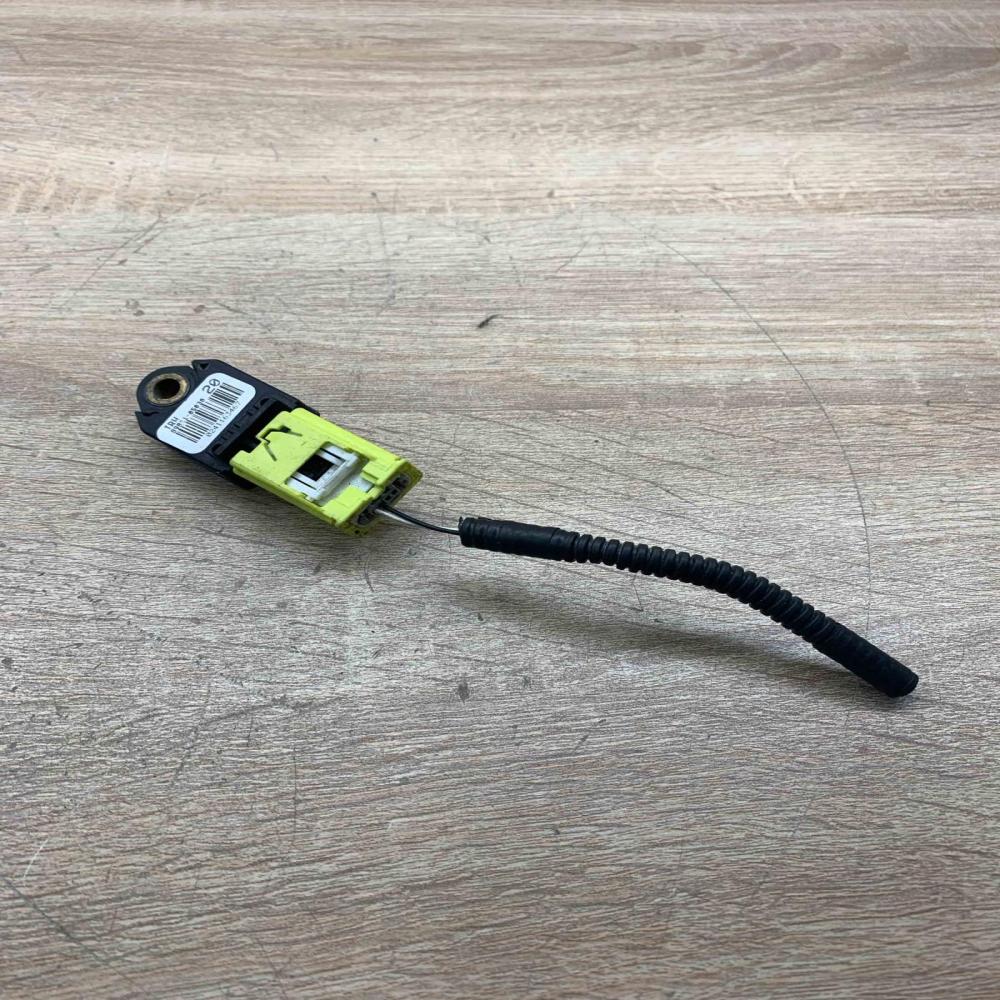 89831 05030   Airbag deployment crash/impact sensor Toyota Avensis T250