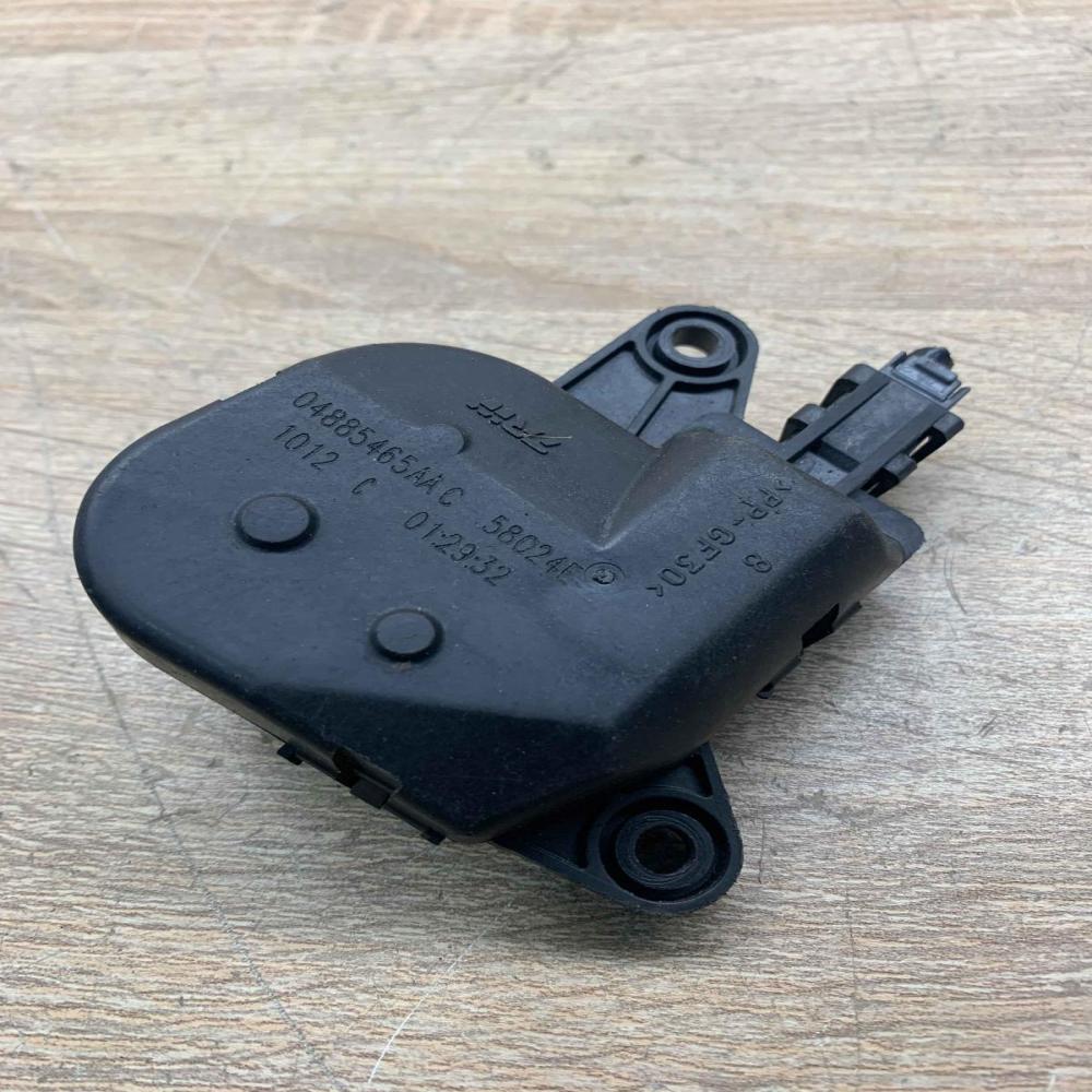 04885465AA   Air flap motor/actuator Chrysler Voyager
