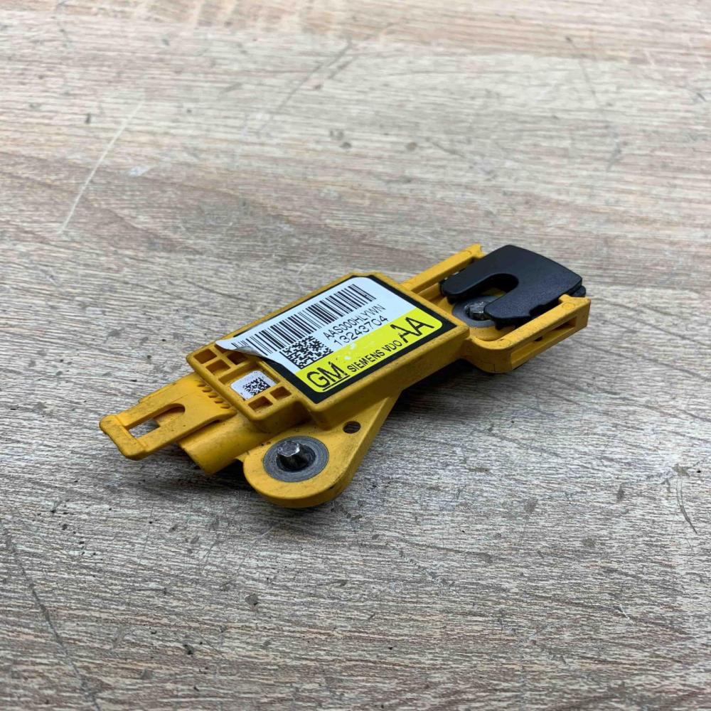 13243704   Airbag deployment crash/impact sensor Opel Vectra C