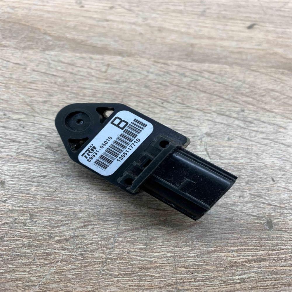 89831 05010 Used Avensis Airbag deployment crash/impact sensor Toyota Avensis T2