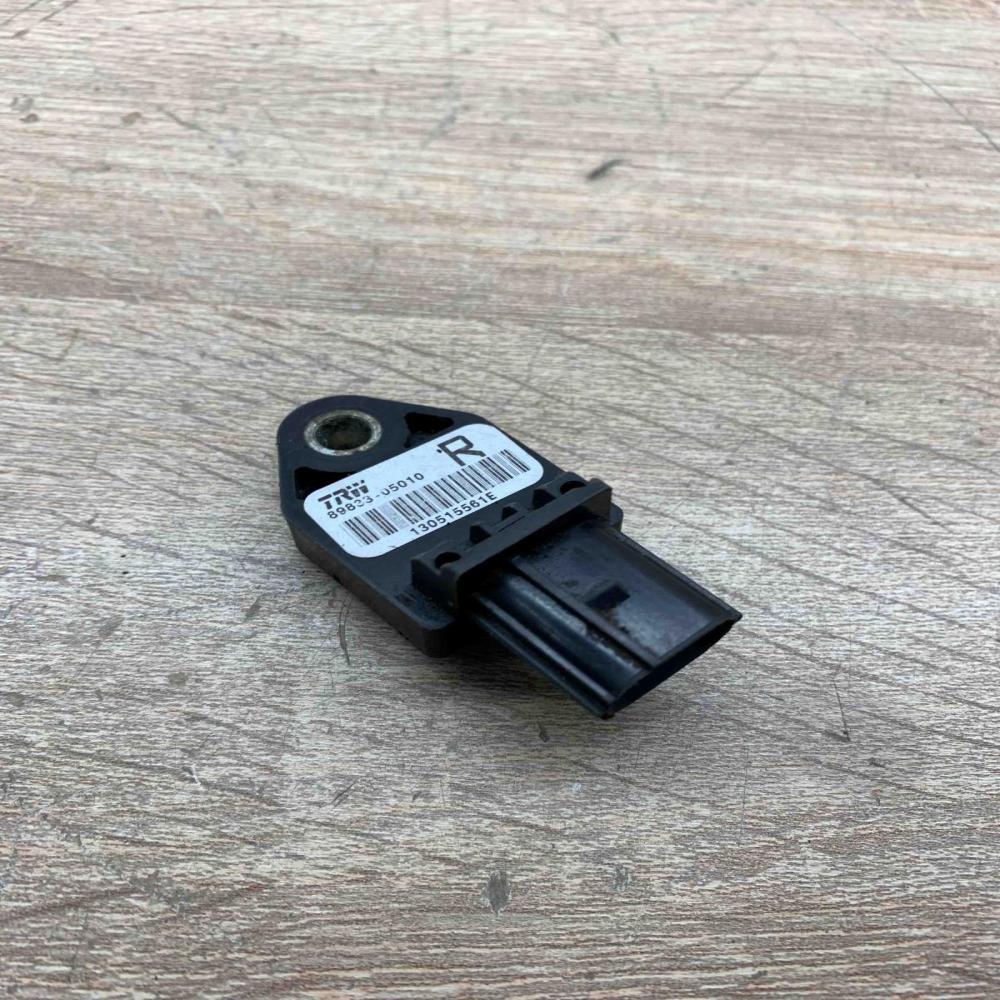 89833 05010   Airbag deployment crash/impact sensor Toyota Avensis T250