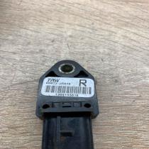89833 05010   Airbag deployment crash/impact sensor Toyota Avensis T250