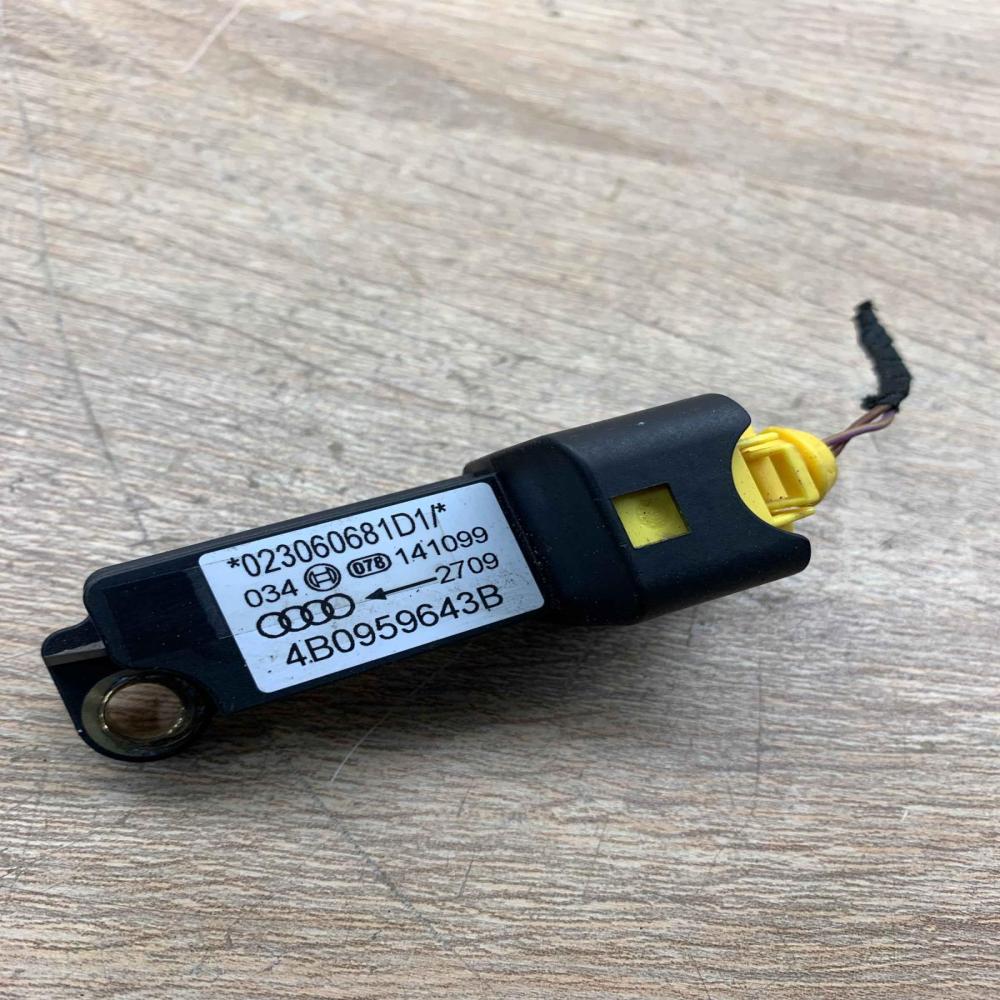4B0959643B   Airbag deployment crash/impact sensor Audi A6 S6 C5 4B