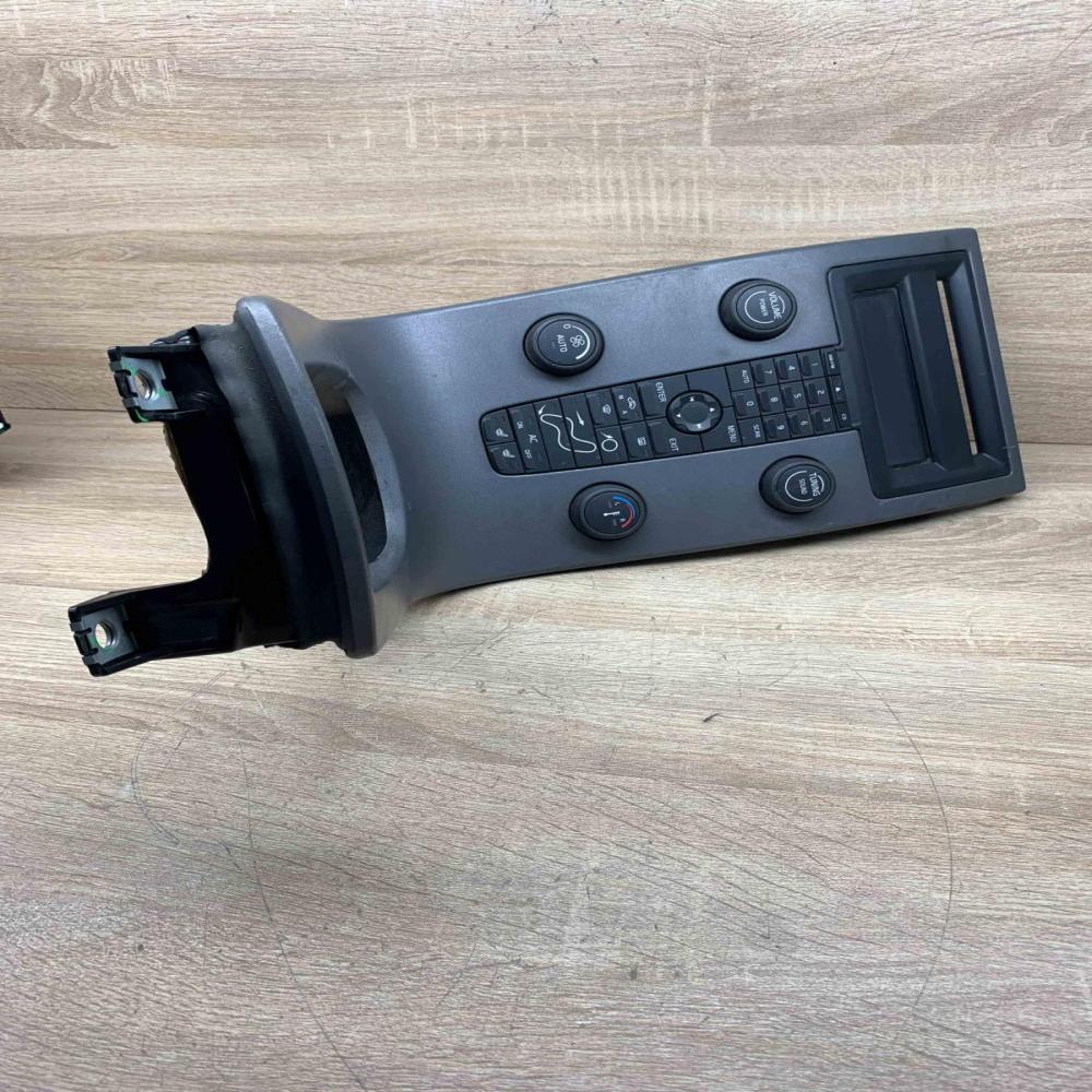 8623067 30679647  Climate control unit Volvo V50
