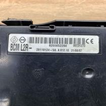 8200652284 28118124  Central body control module Renault Clio III