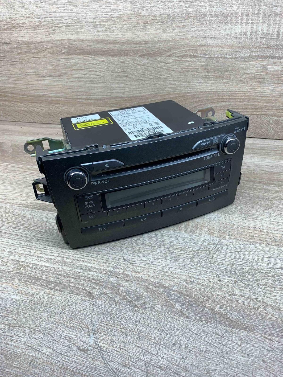 86120 02521   Radio/CD/DVD/GPS head unit Toyota Auris 150