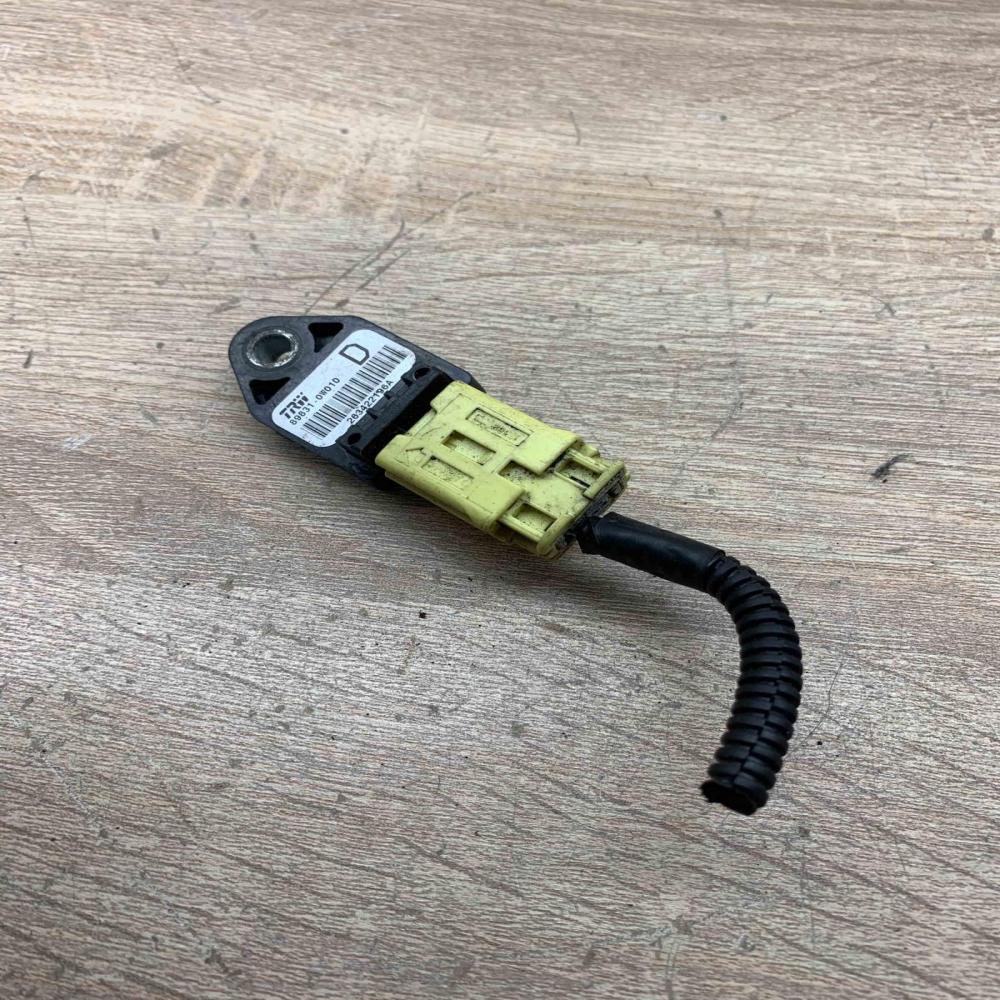 89831 0W010 Used  Airbag deployment crash/impact sensor Toyota Corolla Verso AR1