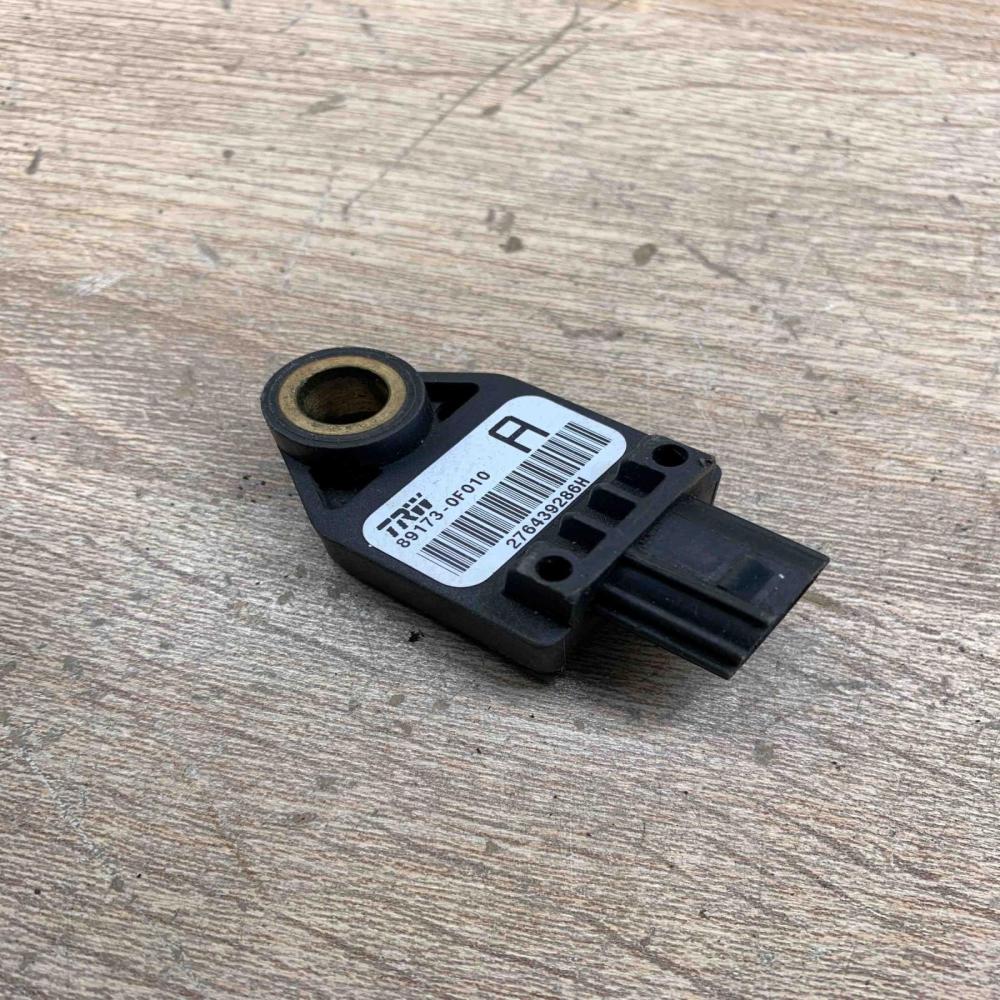 89173 0F010   Airbag deployment crash/impact sensor Toyota Corolla Verso AR10