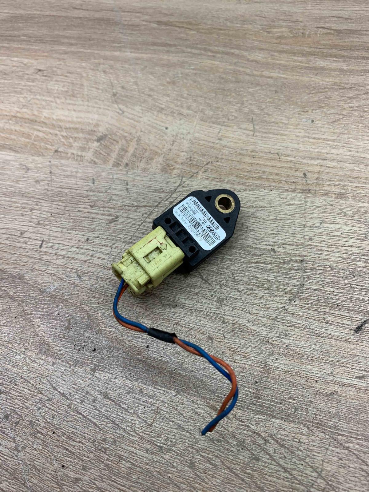 95920 2H000   Airbag deployment crash/impact sensor Hyundai i30