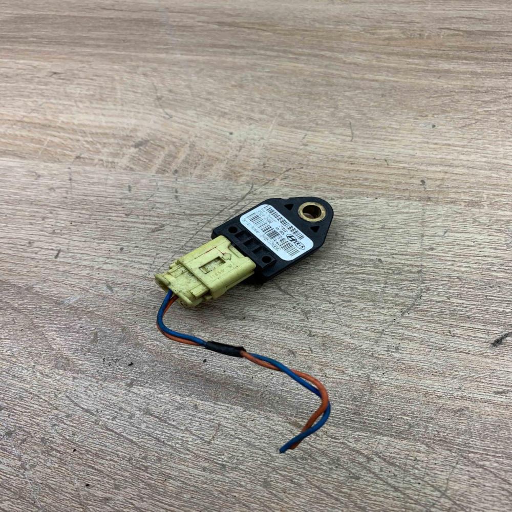 95920 2H000   Airbag deployment crash/impact sensor Hyundai i30