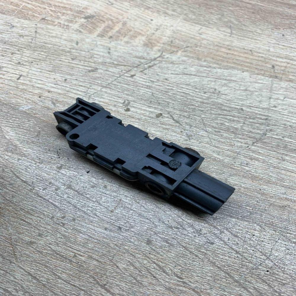 8E0959651A   Airbag deployment crash/impact sensor Audi A4 S4 B7 8E 8H