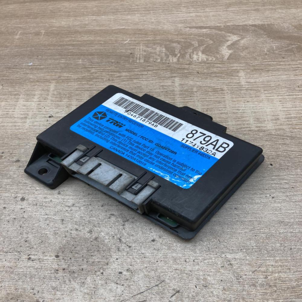 P04671879AB 04671879AB  Keyless (KESSY) go control unit/module Chrysler PT Cruis
