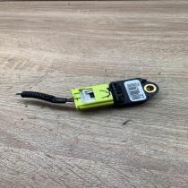 89831 02060   Airbag deployment crash/impact sensor Toyota Auris 150