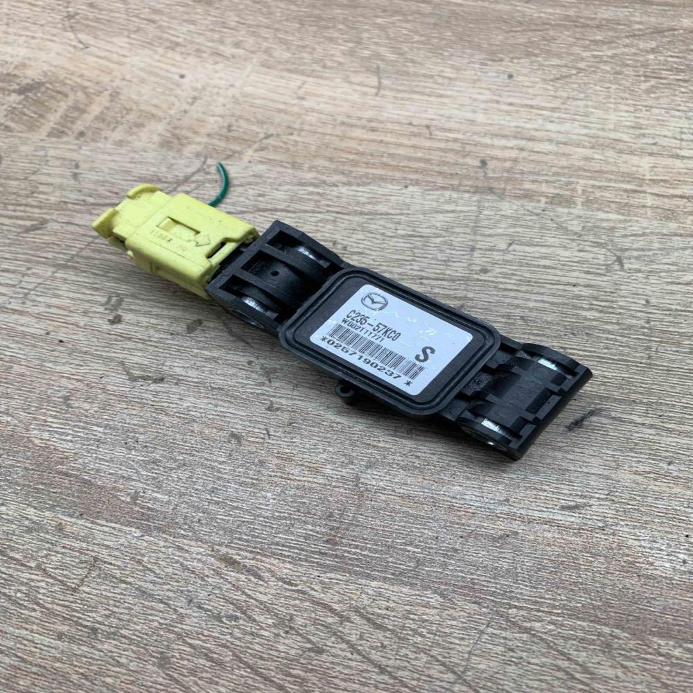C235 57KC0 CR  Airbag deployment crash/impact sensor Mazda 5