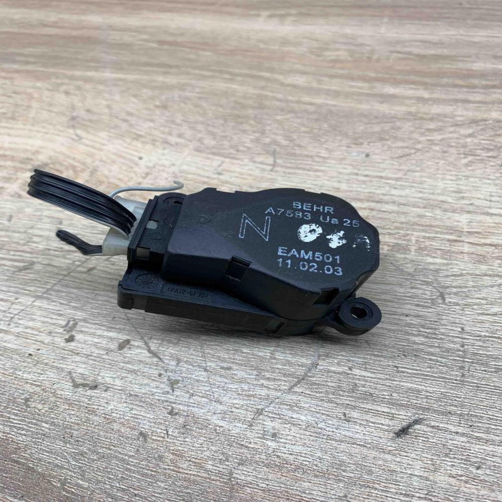 A7583   Air flap motor/actuator Peugeot 307