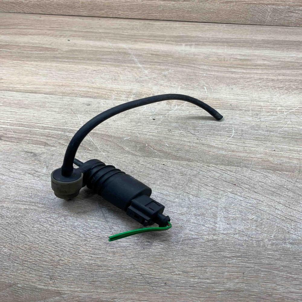 1J0973722   Windscreen/windshield washer pump Audi A4 S4 B6 8E 8H