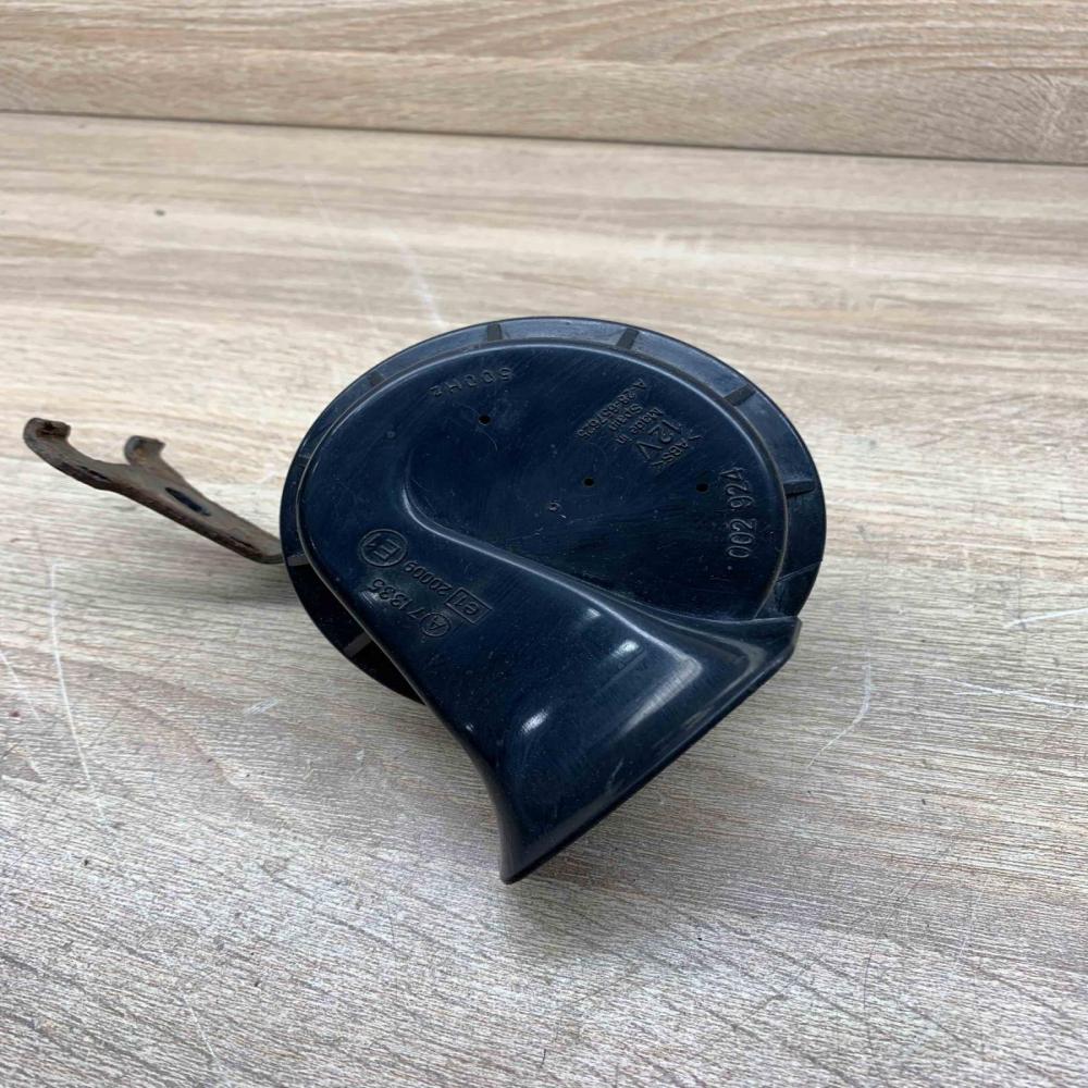 A 28 657625   Horn signal Volkswagen PASSAT B6