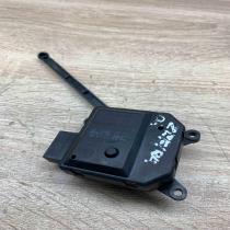 B0443 90 12637   Air flap motor/actuator Opel Zafira B