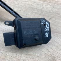 B0443 90 12637   Air flap motor/actuator Opel Zafira B
