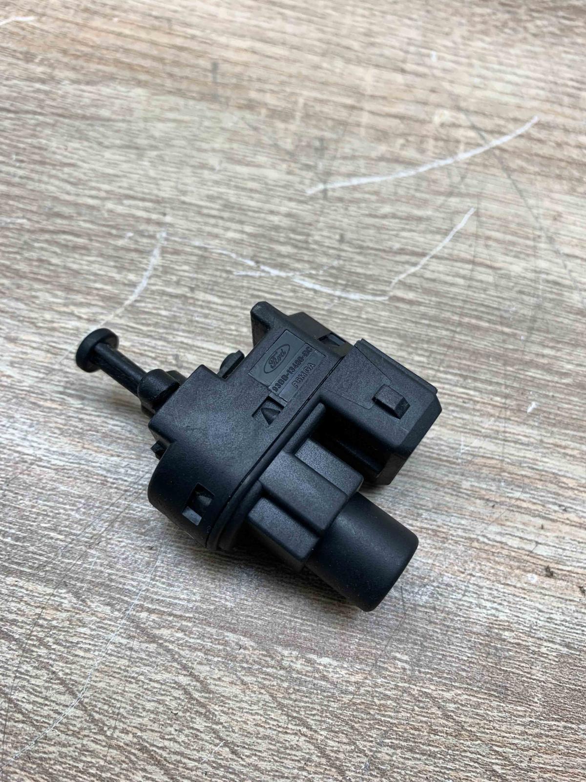 93BB 13480 BC   Brake pedal sensor switch Ford Focus