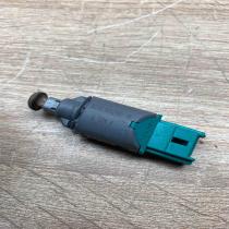8200168240 B   Brake pedal sensor switch Renault Megane III