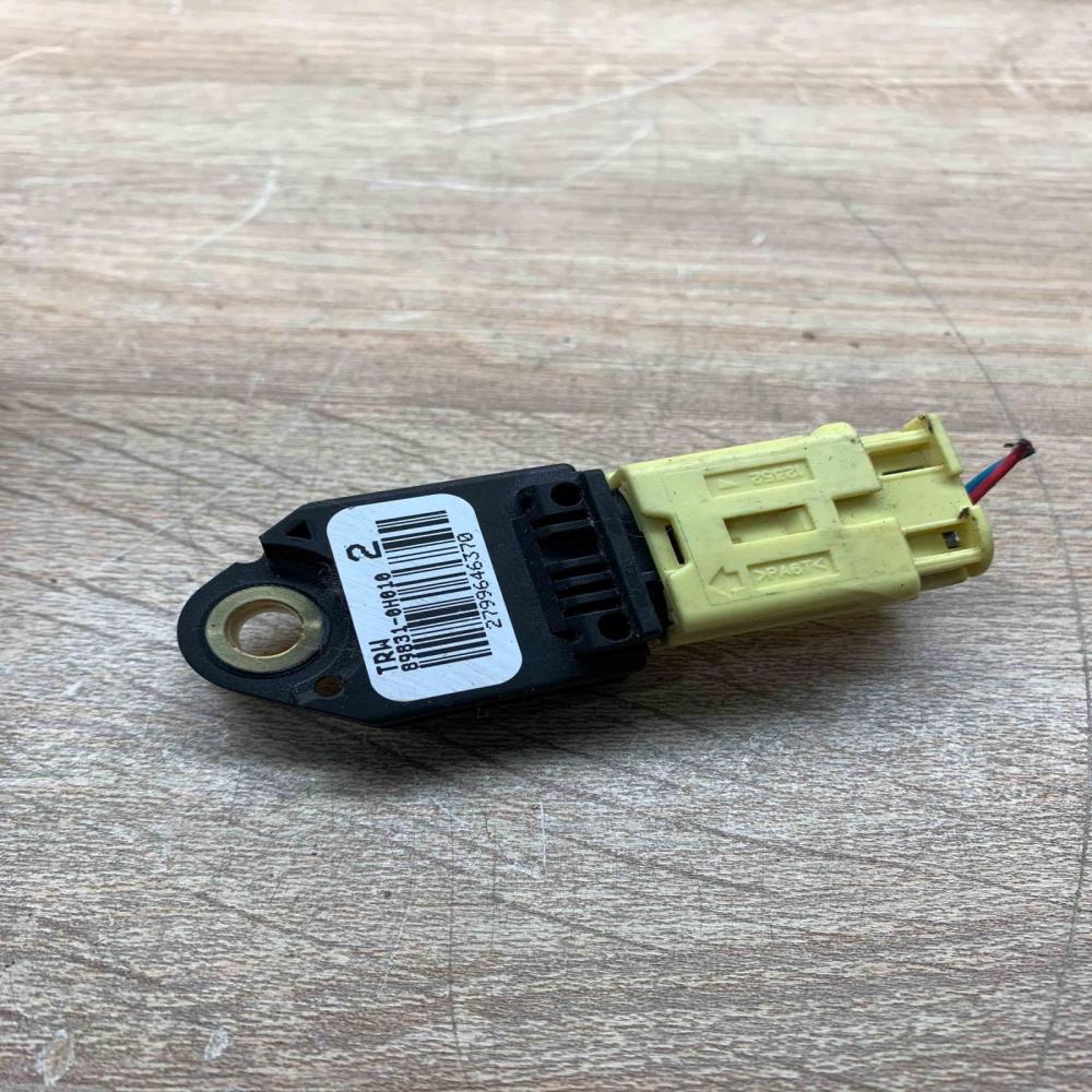 89831 0H010 Unit  Airbag deployment crash/impact sensor Toyota Yaris