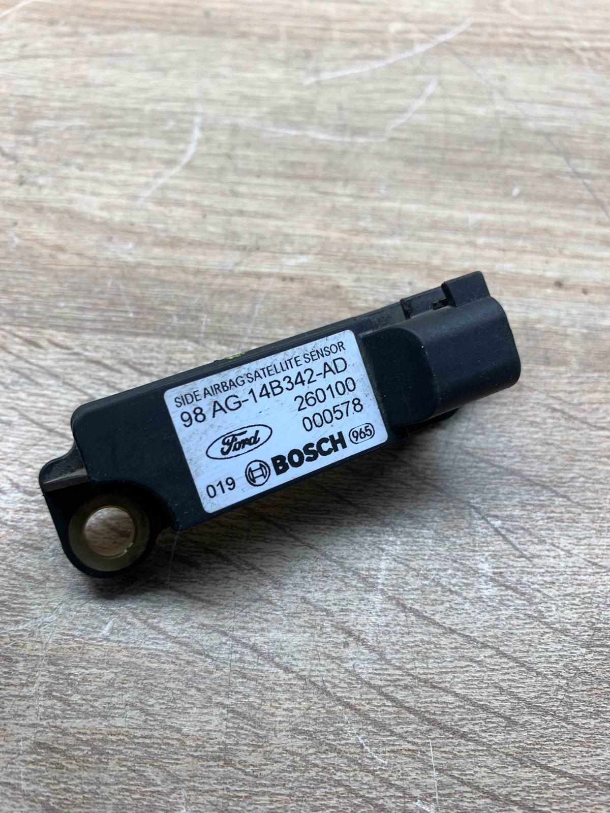 98AG 14B342 AD   Airbag deployment crash/impact sensor Ford Focus
