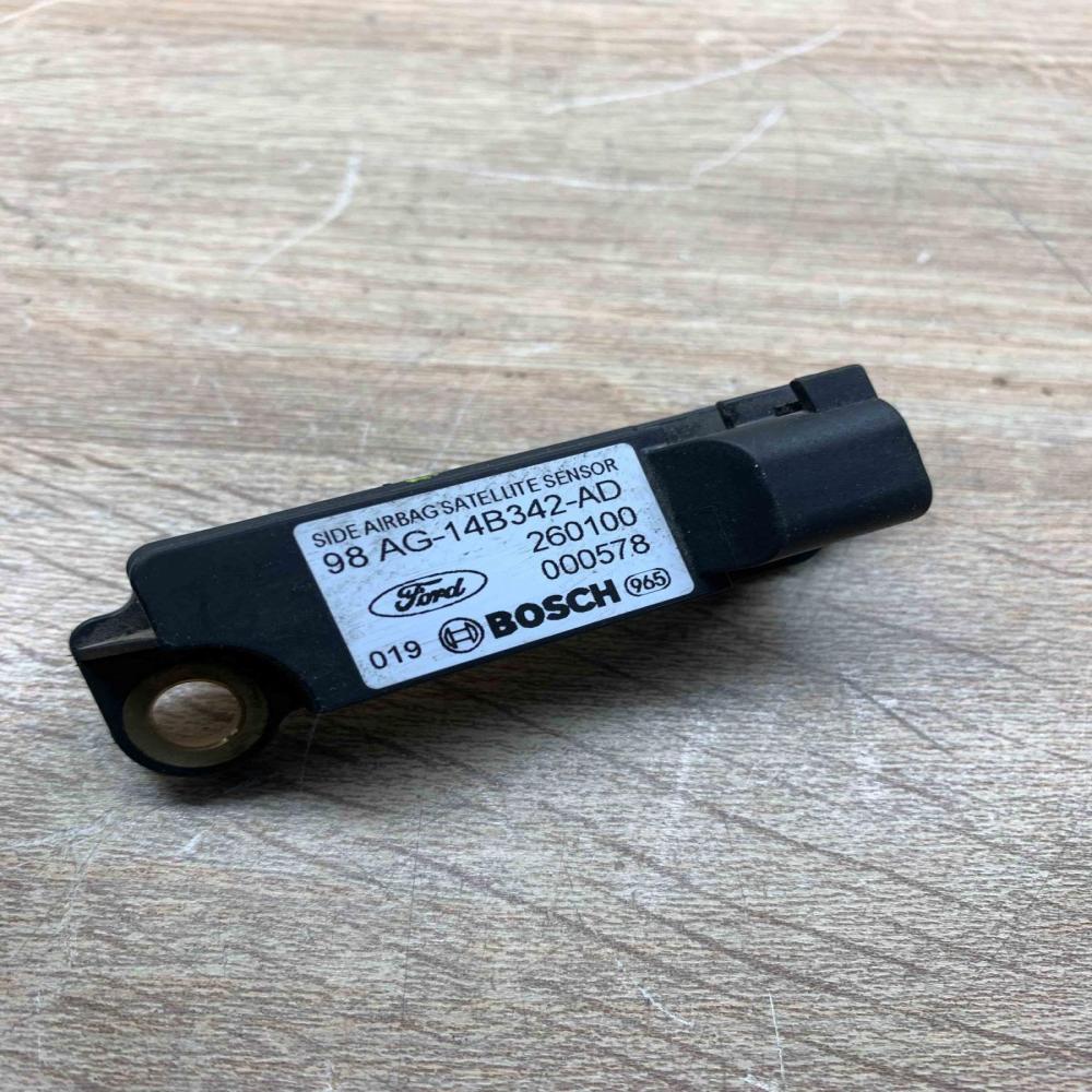 98AG 14B342 AD   Airbag deployment crash/impact sensor Ford Focus