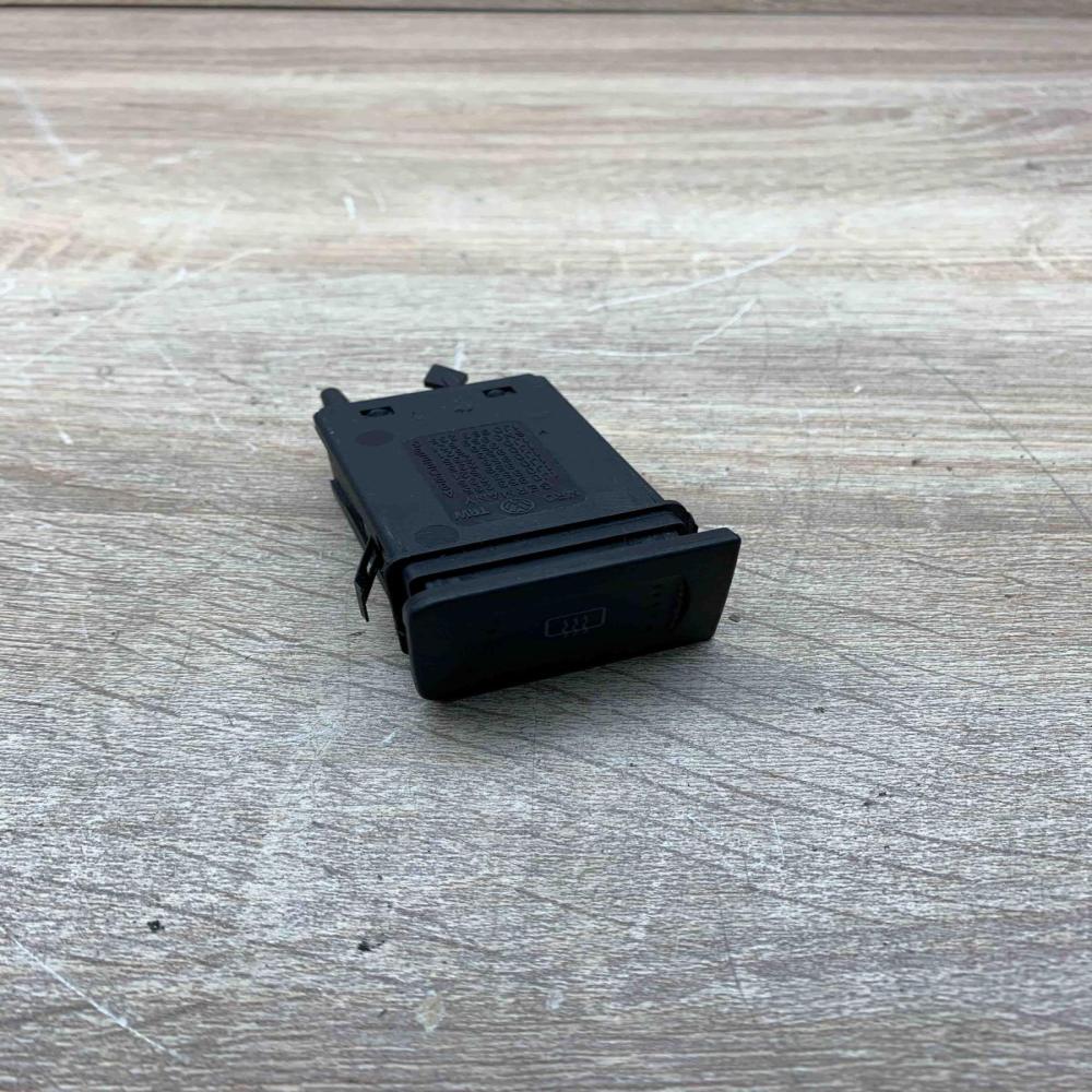 1J0953235A Used  Windscreen/window heater switch Volkswagen Golf IV
