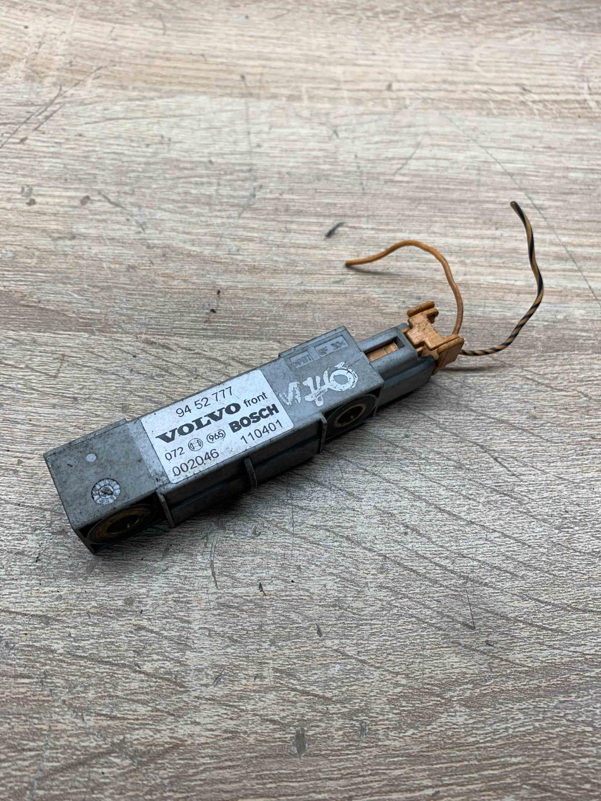 9452777 Unit  Airbag deployment crash/impact sensor Volvo V50