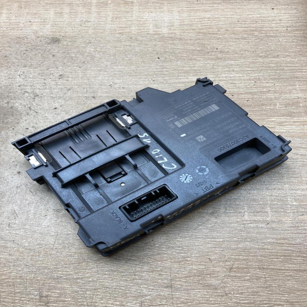 285908018R S180151007C  Ignition key card reader Renault Clio IV
