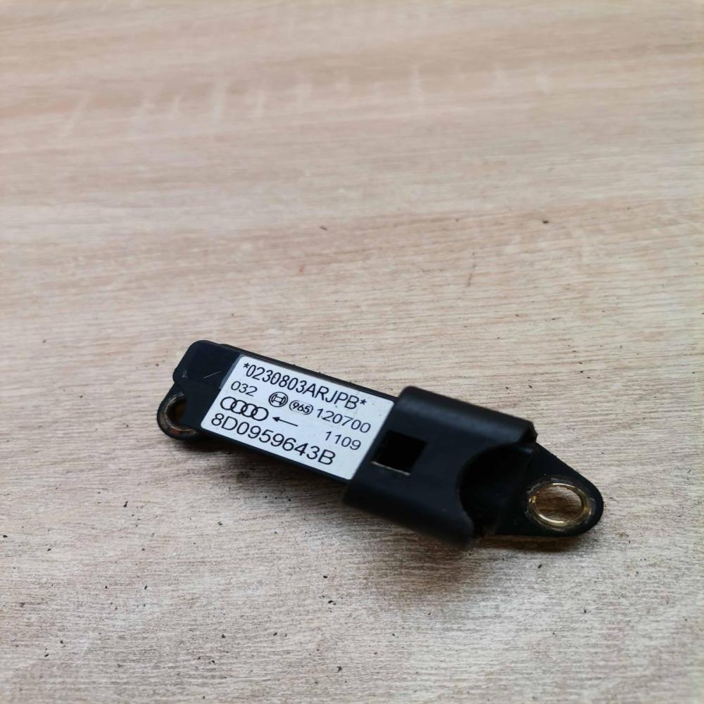 8d0959643b 120700  Airbag deployment crash/impact sensor Audi A4 S4 B5 8D