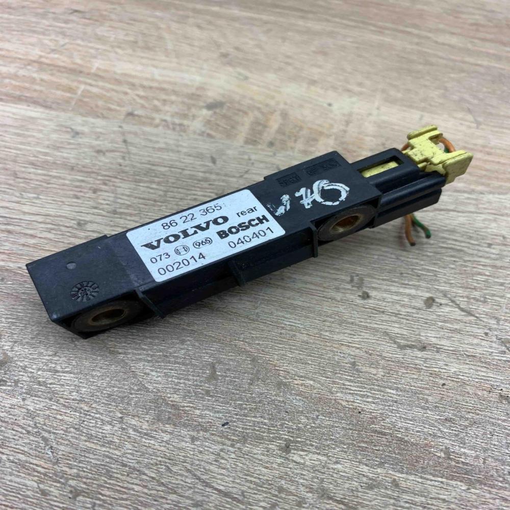 8622365   Airbag deployment crash/impact sensor Volvo S60