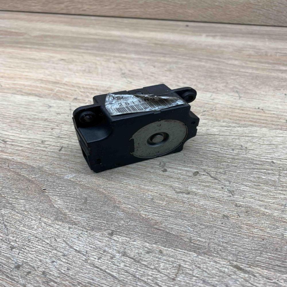 2511091B   Air flap motor/actuator Peugeot 308
