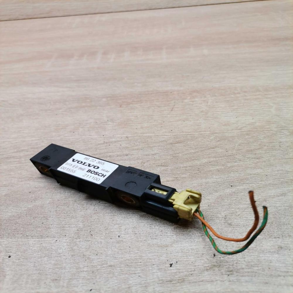8622365 001555  Airbag deployment crash/impact sensor Volvo V70