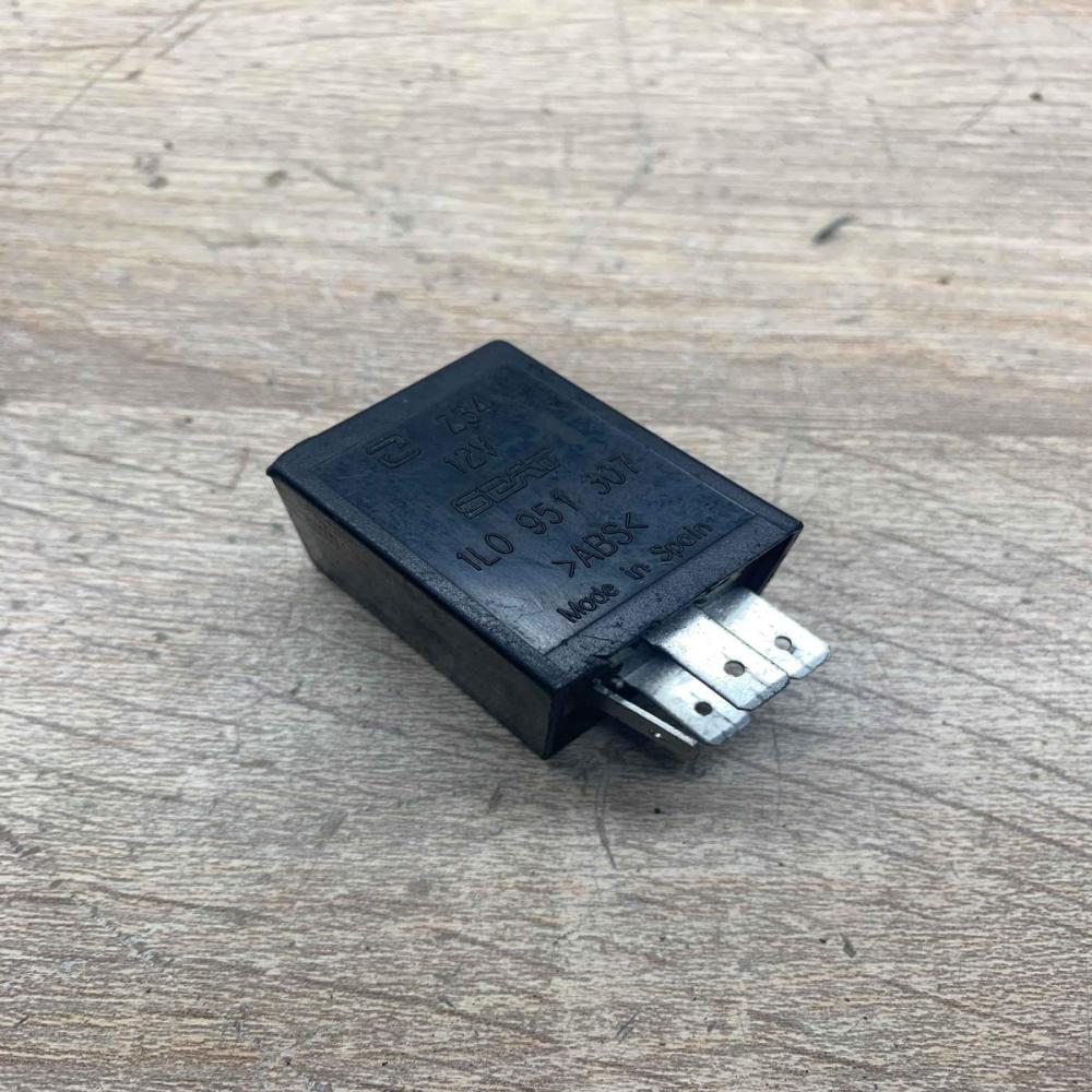 1L0951307   Other relay Seat Inca (6k)