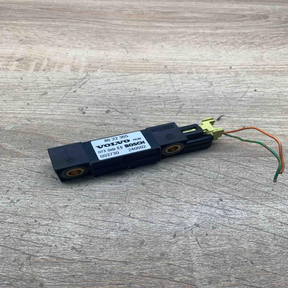 8622365 003730  Airbag deployment crash/impact sensor Volvo S60