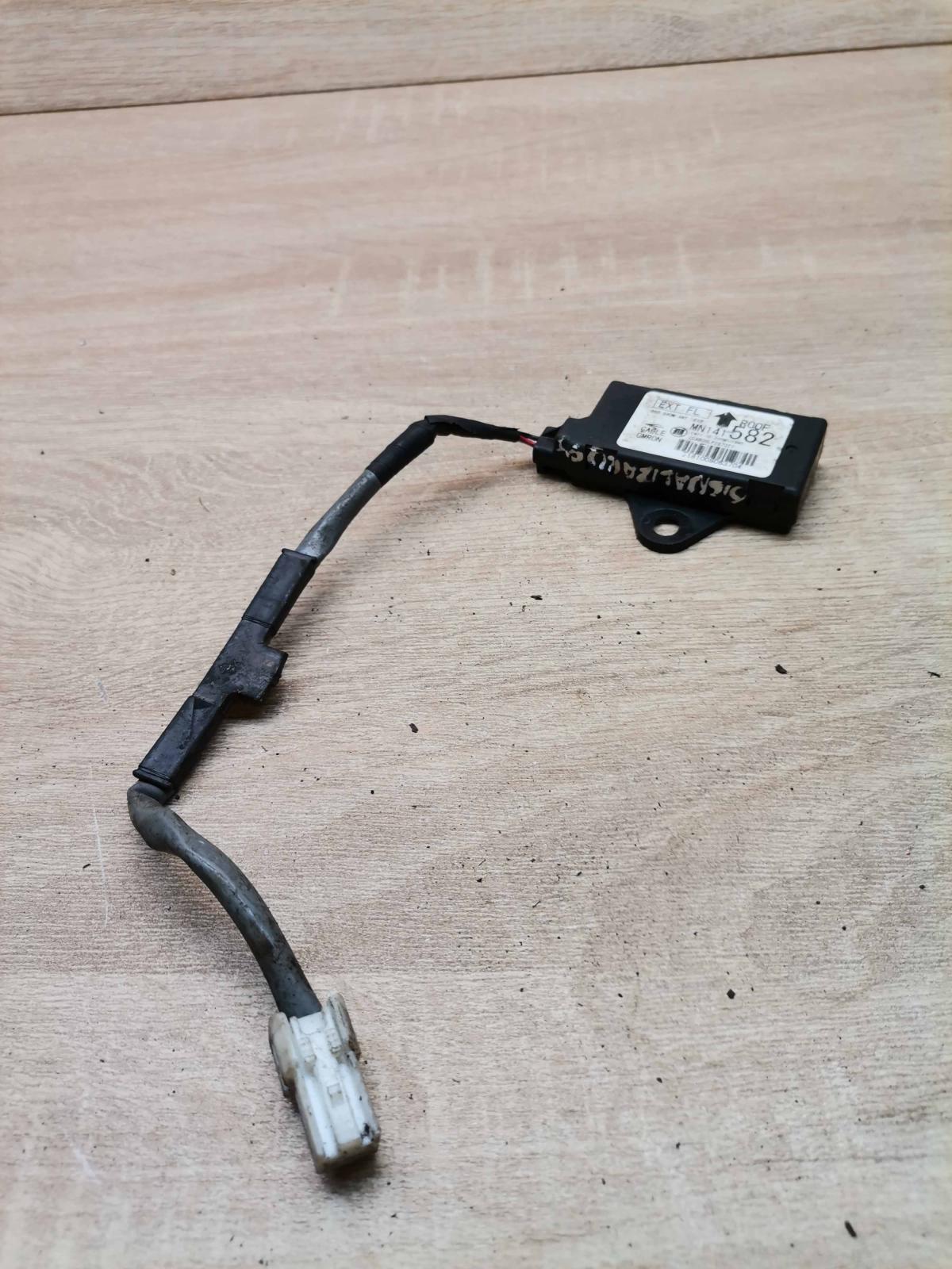 mn141582   Aerial antenna amplifier Mitsubishi Outlander