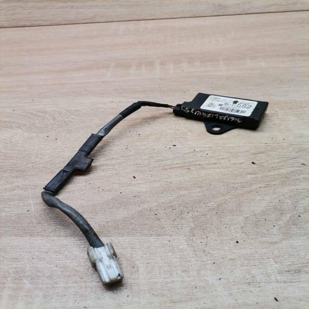 mn141582   Aerial antenna amplifier Mitsubishi Outlander