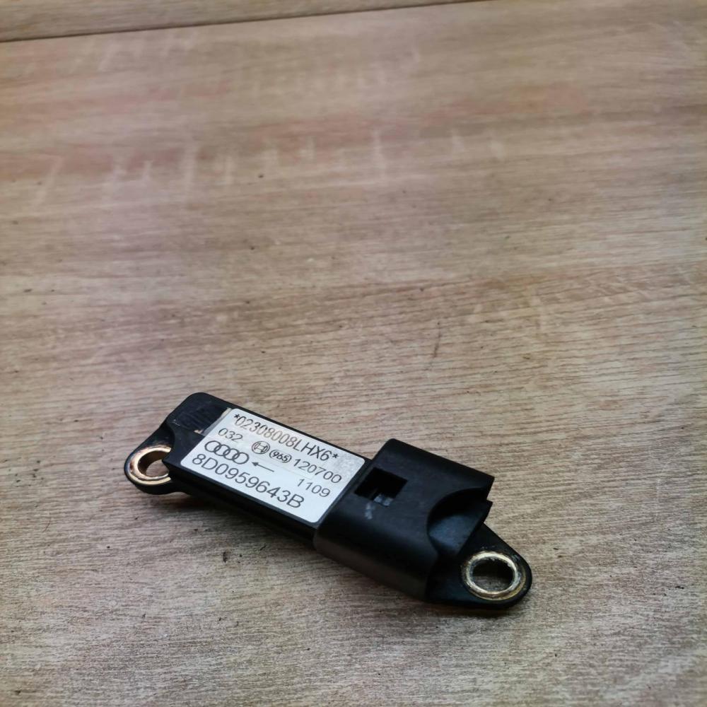 8d0959643b   Airbag deployment crash/impact sensor Audi A4 S4 B5 8D