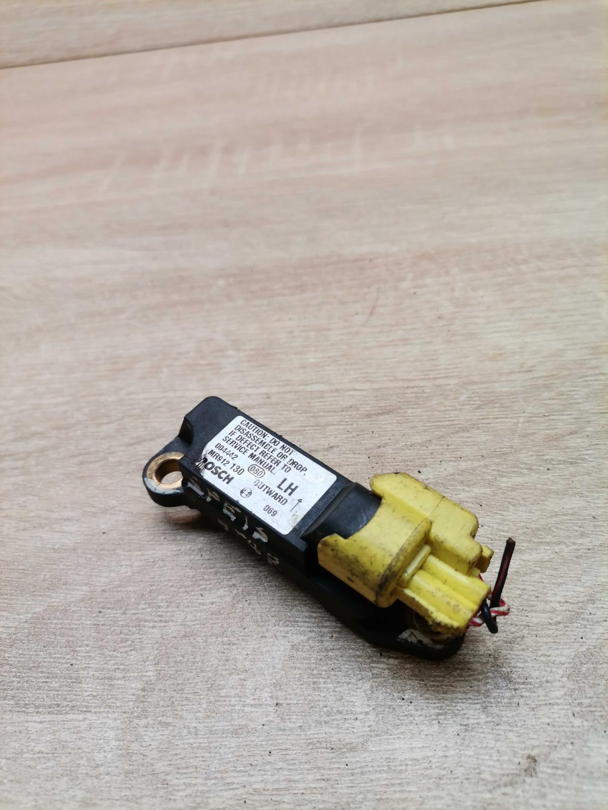 mr912130   Airbag deployment crash/impact sensor Mitsubishi Space Star