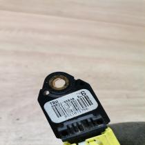 89831 05040   Airbag deployment crash/impact sensor Toyota Avensis T270