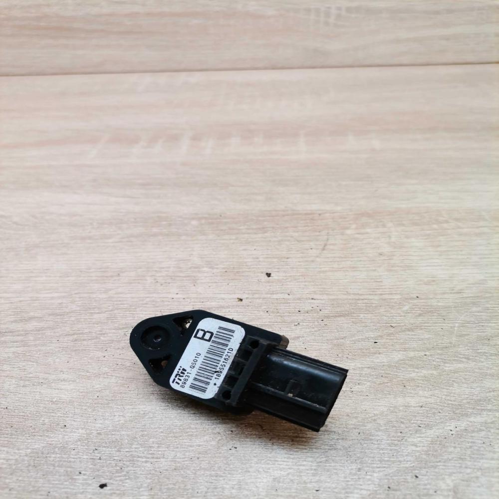 89831 05010 189551621d  Airbag deployment crash/impact sensor Toyota Avensis T25