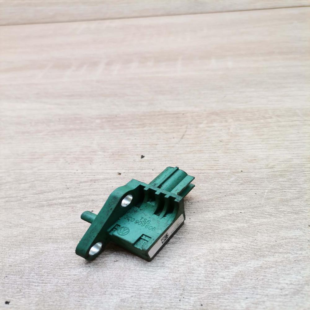 3c0909606   Airbag deployment crash/impact sensor Volkswagen PASSAT B6