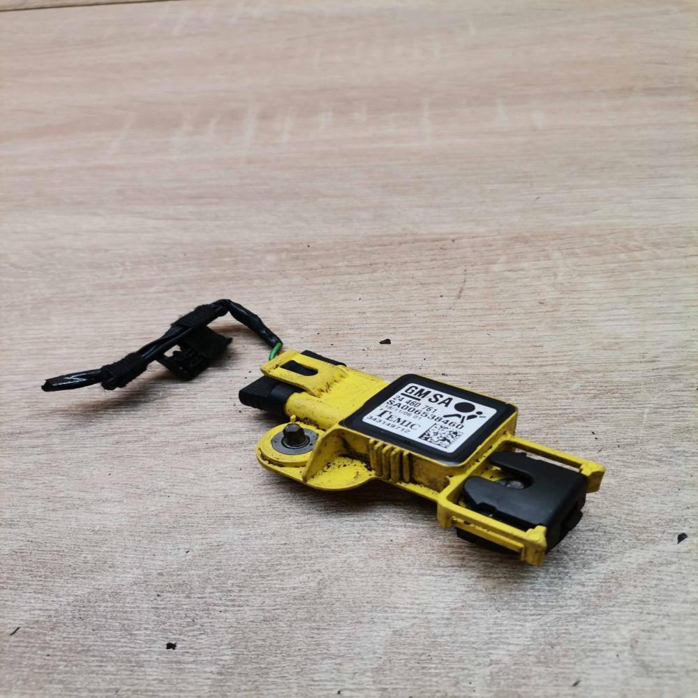 24460761 sa006538460  Airbag deployment crash/impact sensor Opel Zafira B